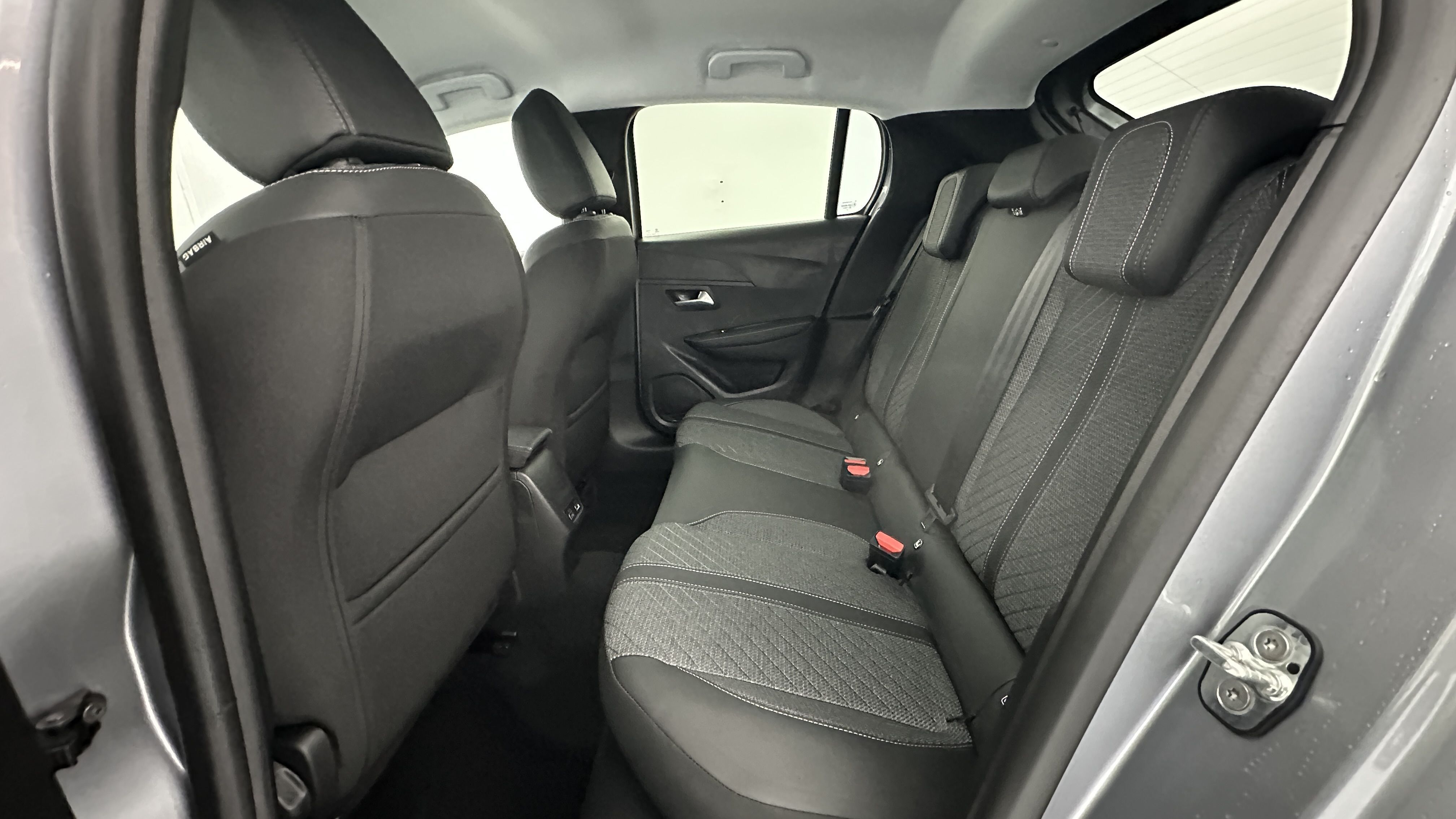 GLI00009515_p53 - PEUGEOT - 208 - 2025 - photo 9