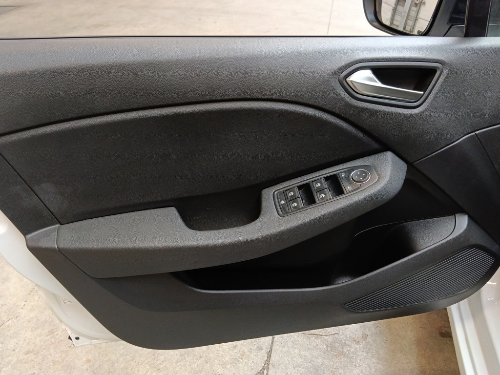 72549_p51 - RENAULT - CLIO - 2025 - photo 11