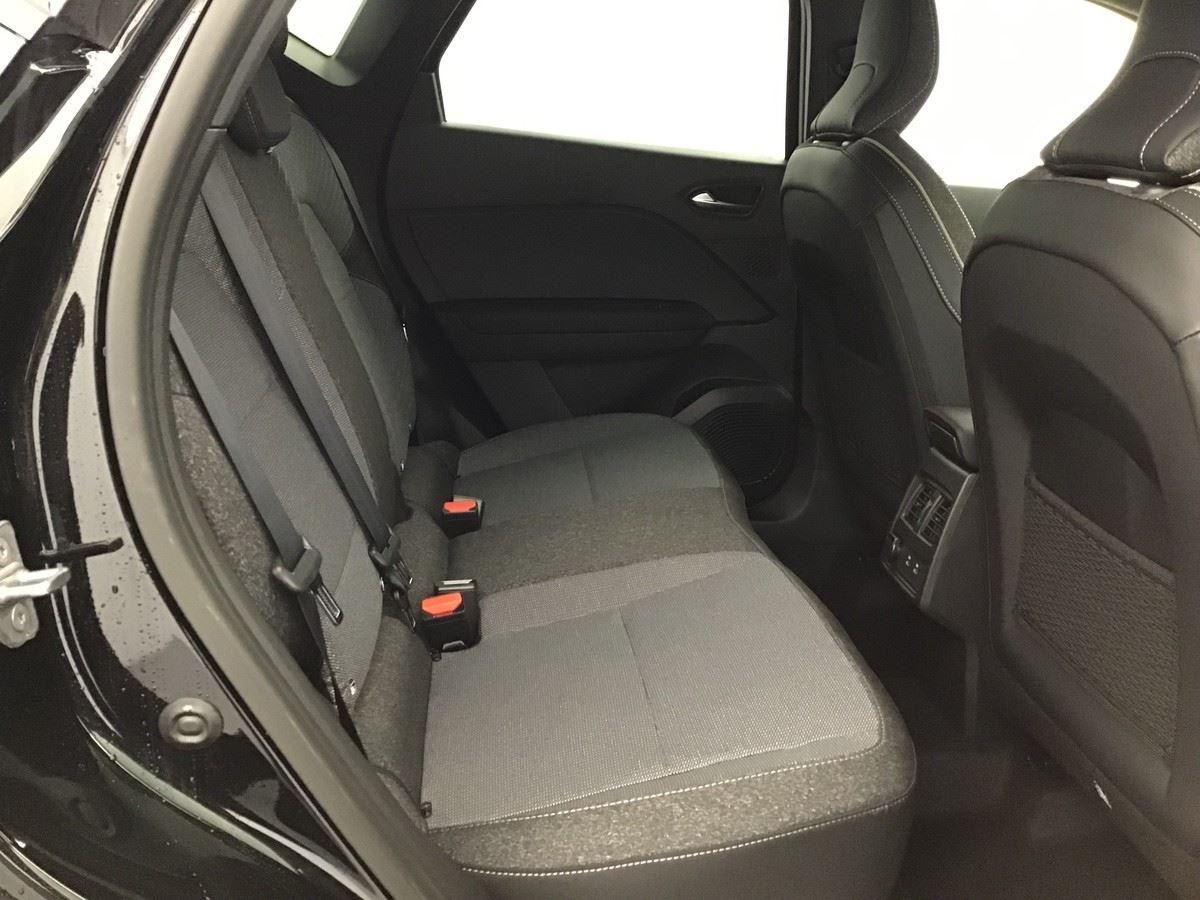 369837_p2 - RENAULT - CAPTUR - 2025 - photo 7