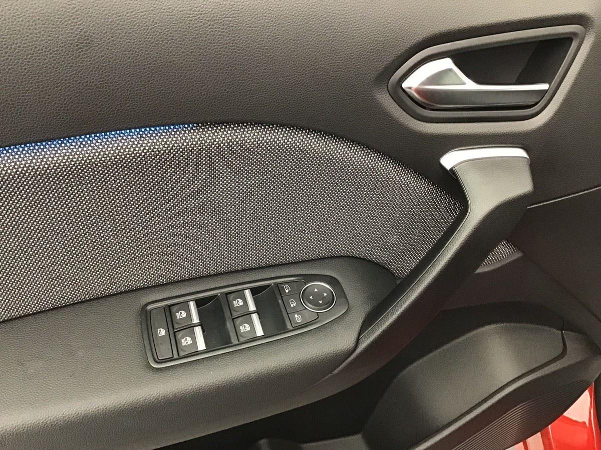 369830_p2 - RENAULT - CAPTUR - 2025 - photo 9