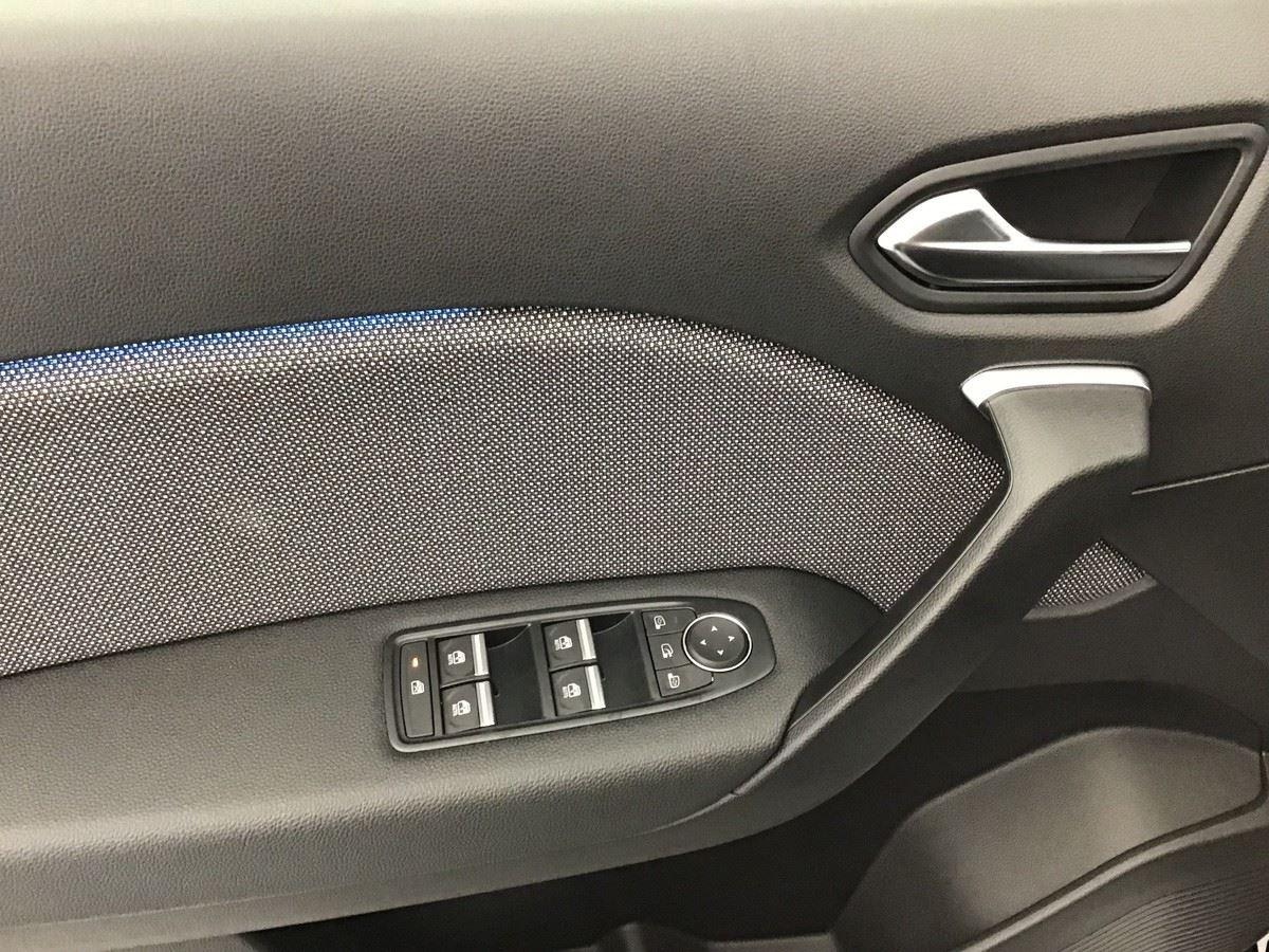 369840_p2 - RENAULT - CAPTUR - 2025 - photo 9