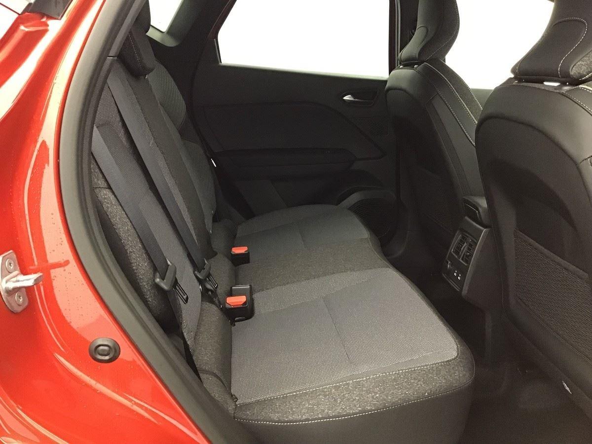 369830_p2 - RENAULT - CAPTUR - 2025 - photo 7