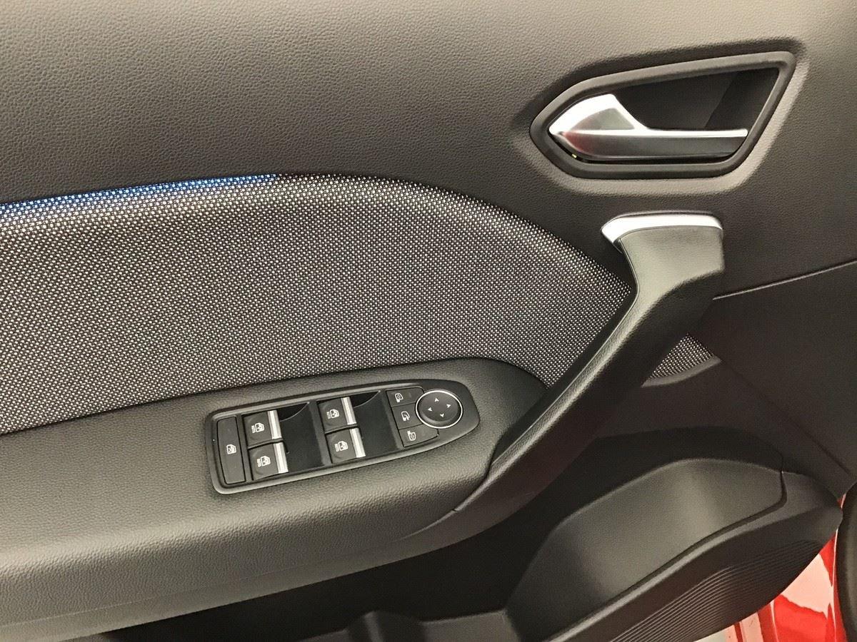 369829_p2 - RENAULT - CAPTUR - 2025 - photo 9