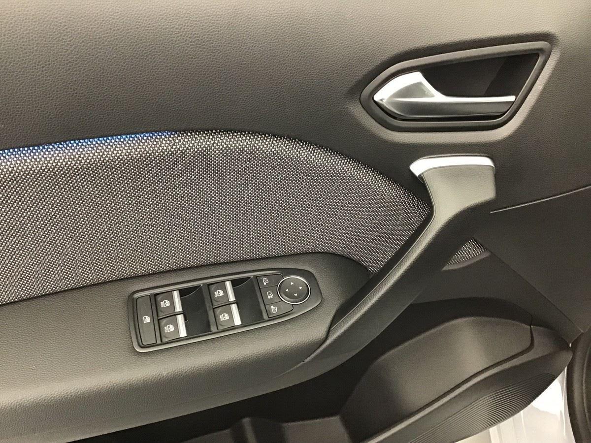 369832_p2 - RENAULT - CAPTUR - 2025 - photo 9