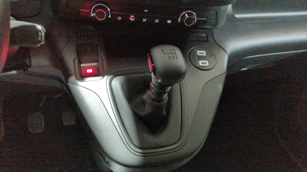 46745_p28 - PEUGEOT - PARTNER - 2025 - photo 15