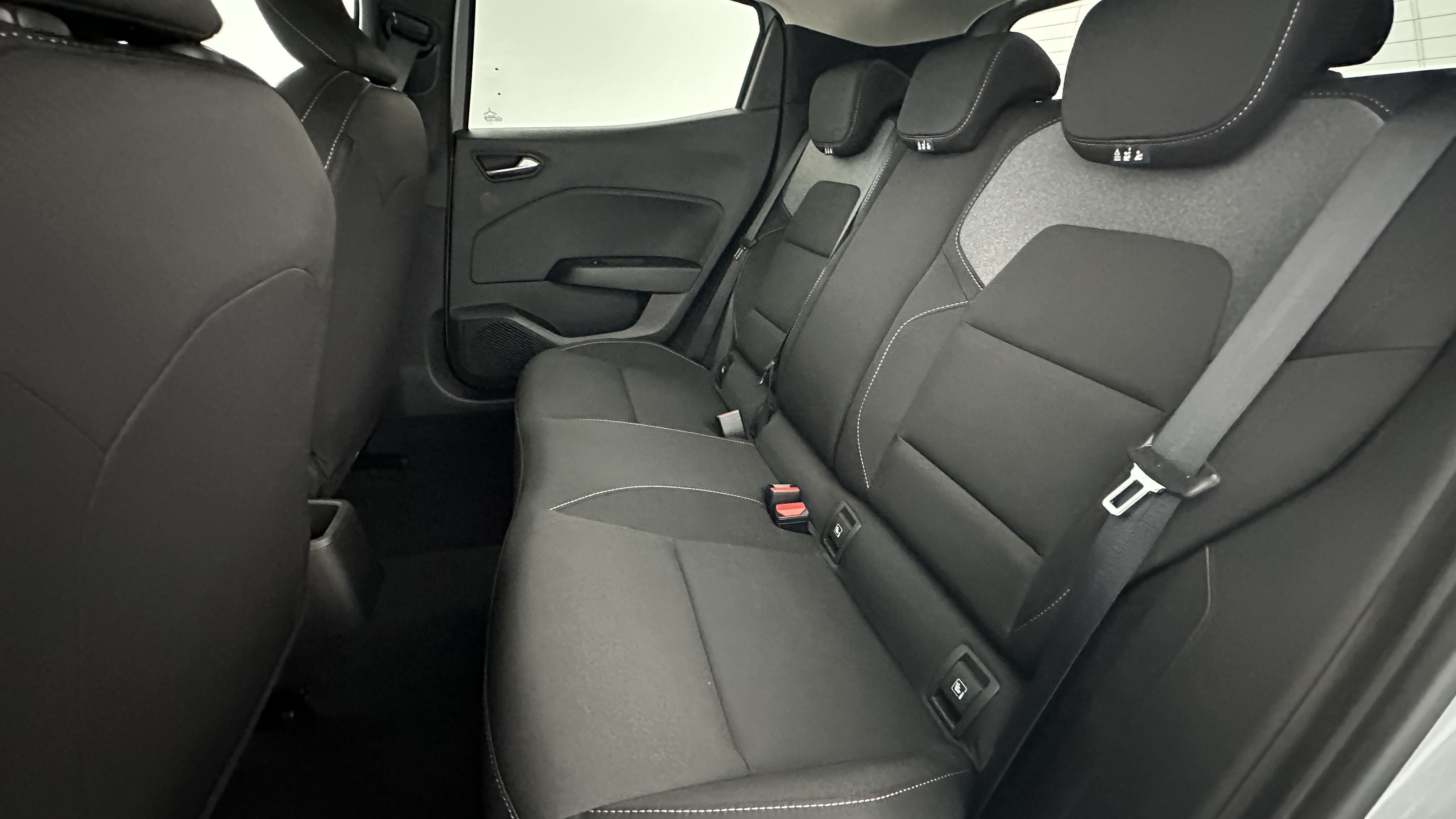 GLI00010432_p53 - RENAULT - CLIO - 2025 - photo 9