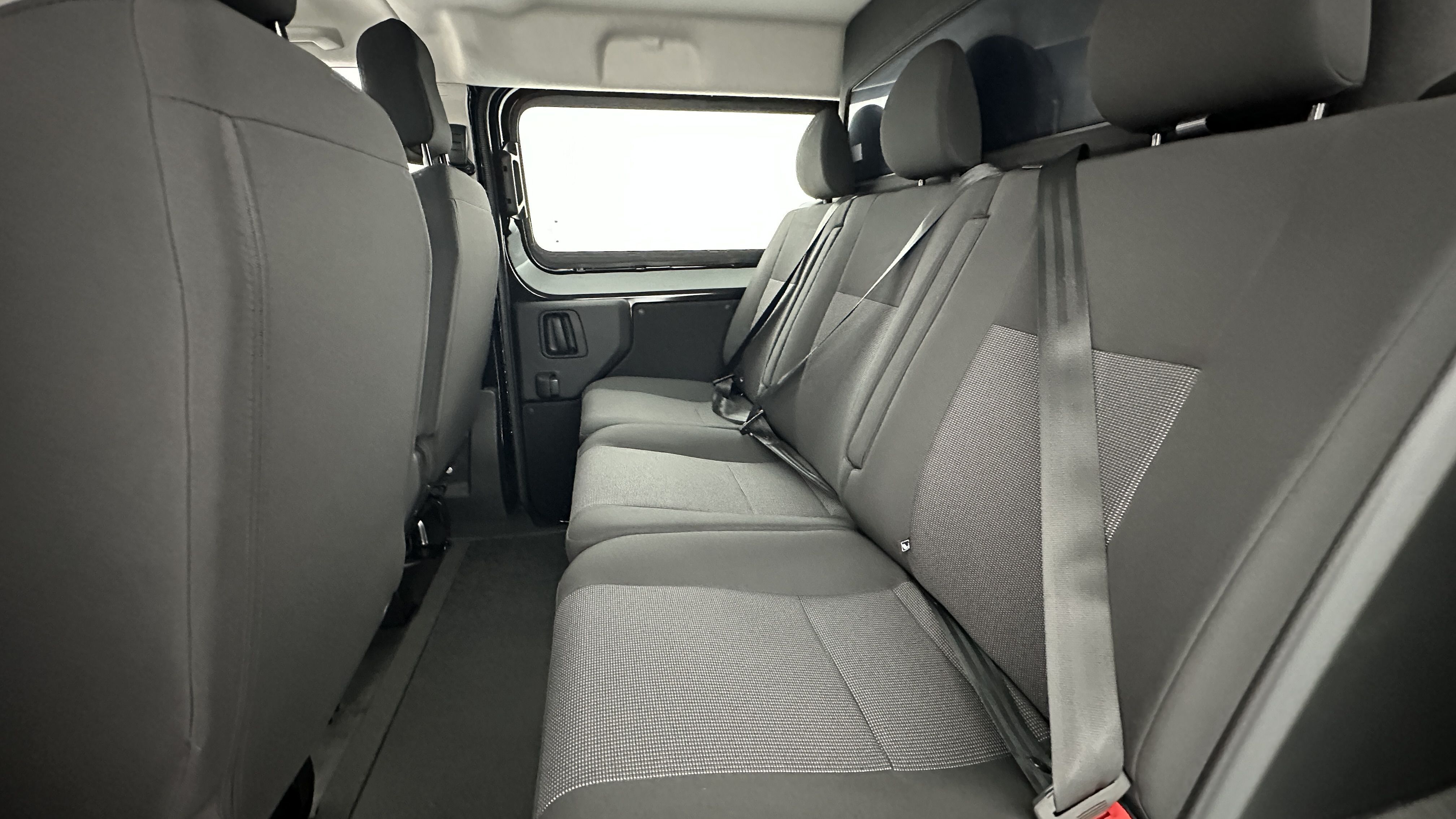 GLI00007636_p53 - PEUGEOT - EXPERT CA - 2025 - photo 8