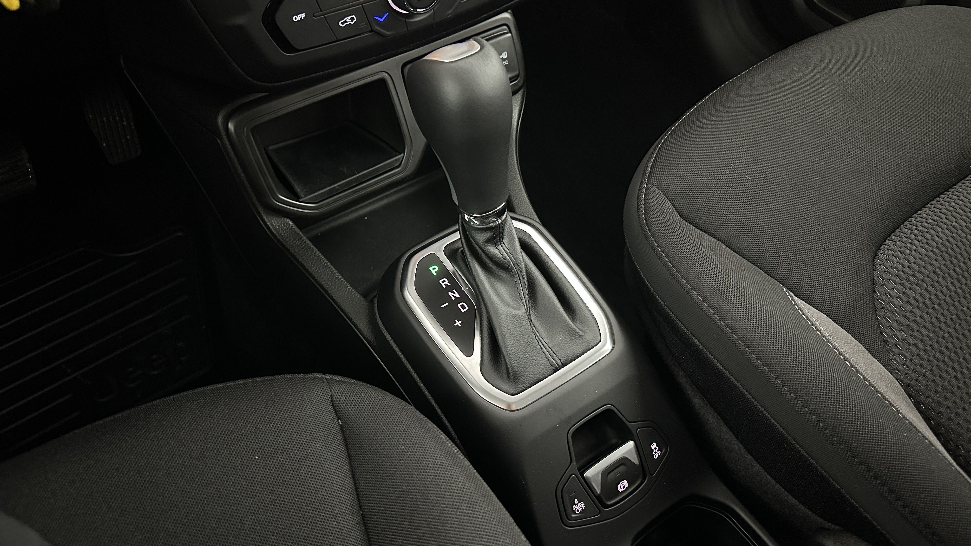 GLI00015681_p53 - JEEP - RENEGADE - 2024 - photo 17