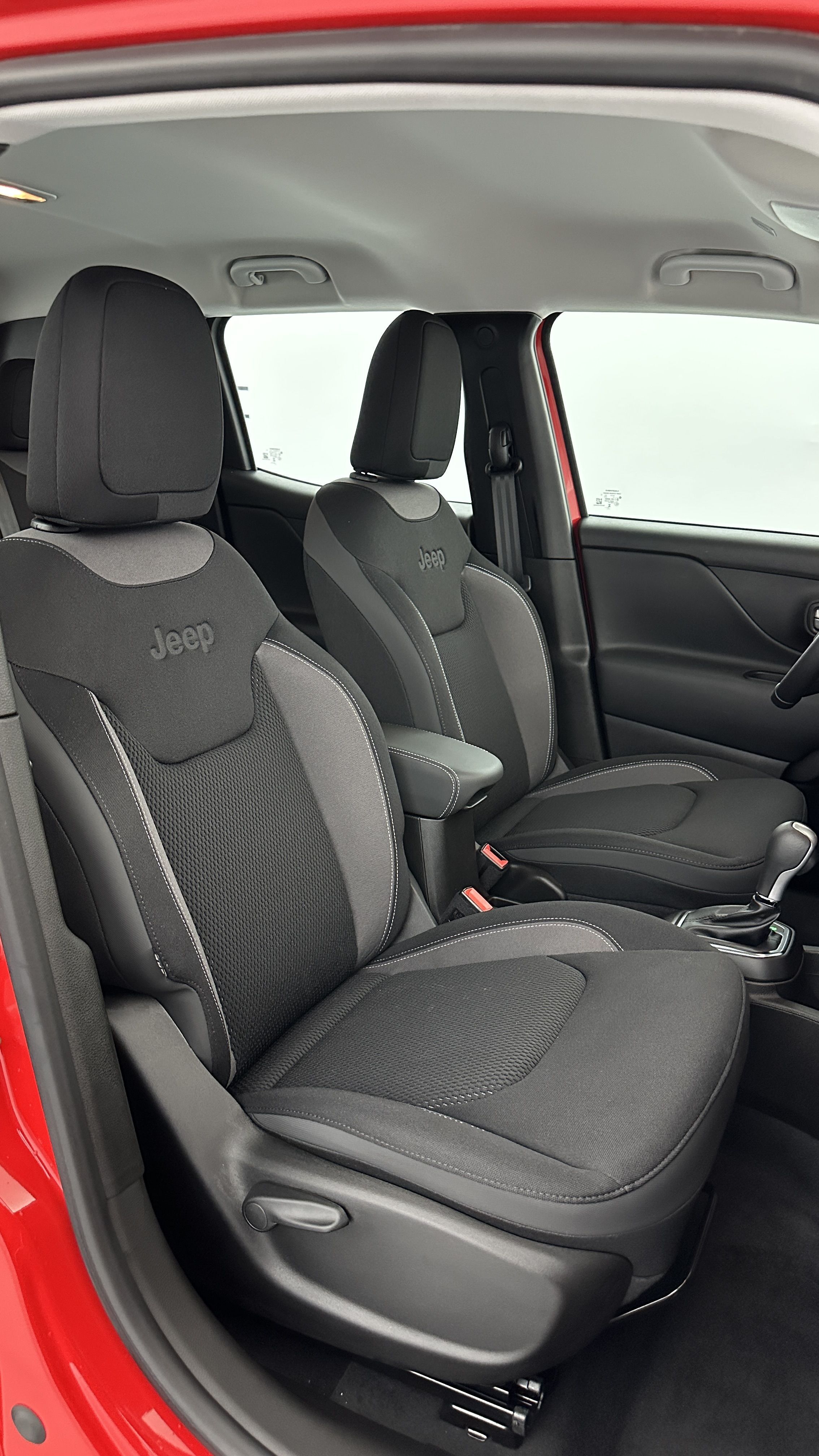 GLI00015681_p53 - JEEP - RENEGADE - 2024 - photo 18