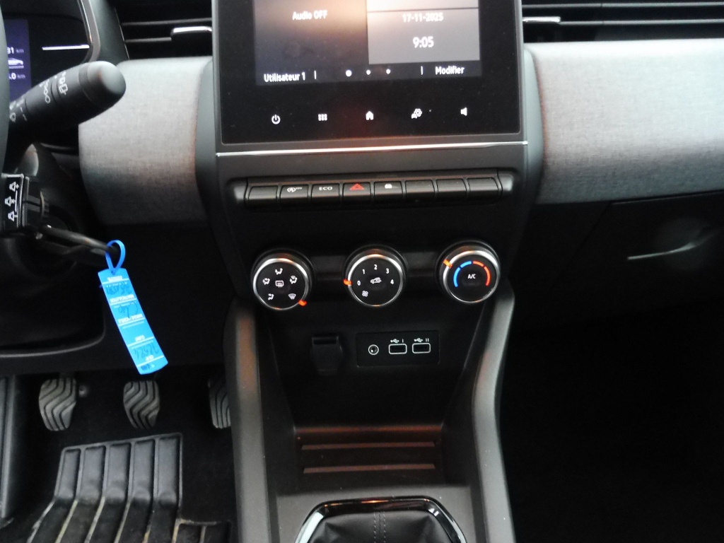 72524_p51 - RENAULT - CLIO - 2025 - photo 6