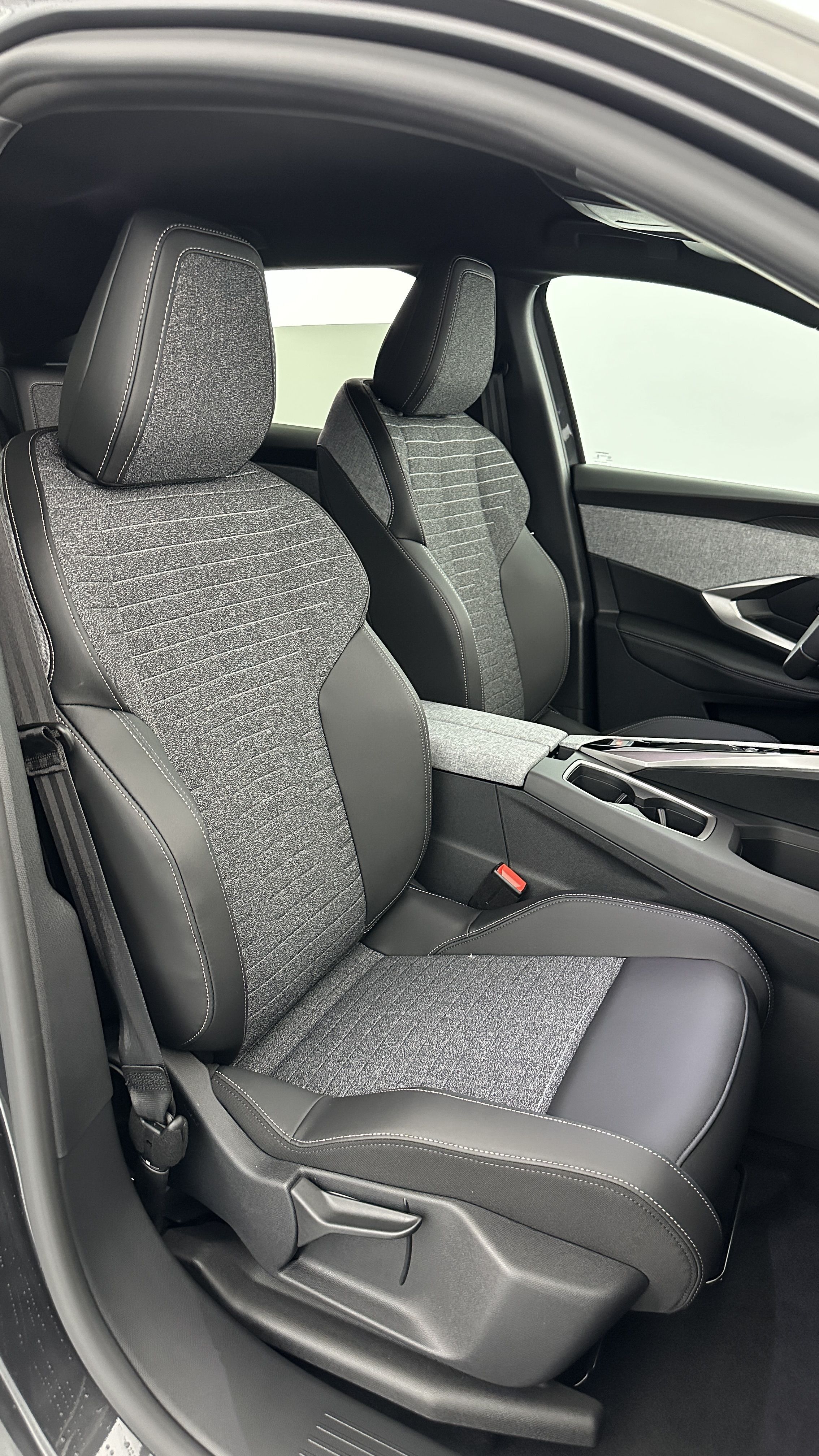 GLI00012568_p53 - PEUGEOT - 3008 - 2025 - photo 17