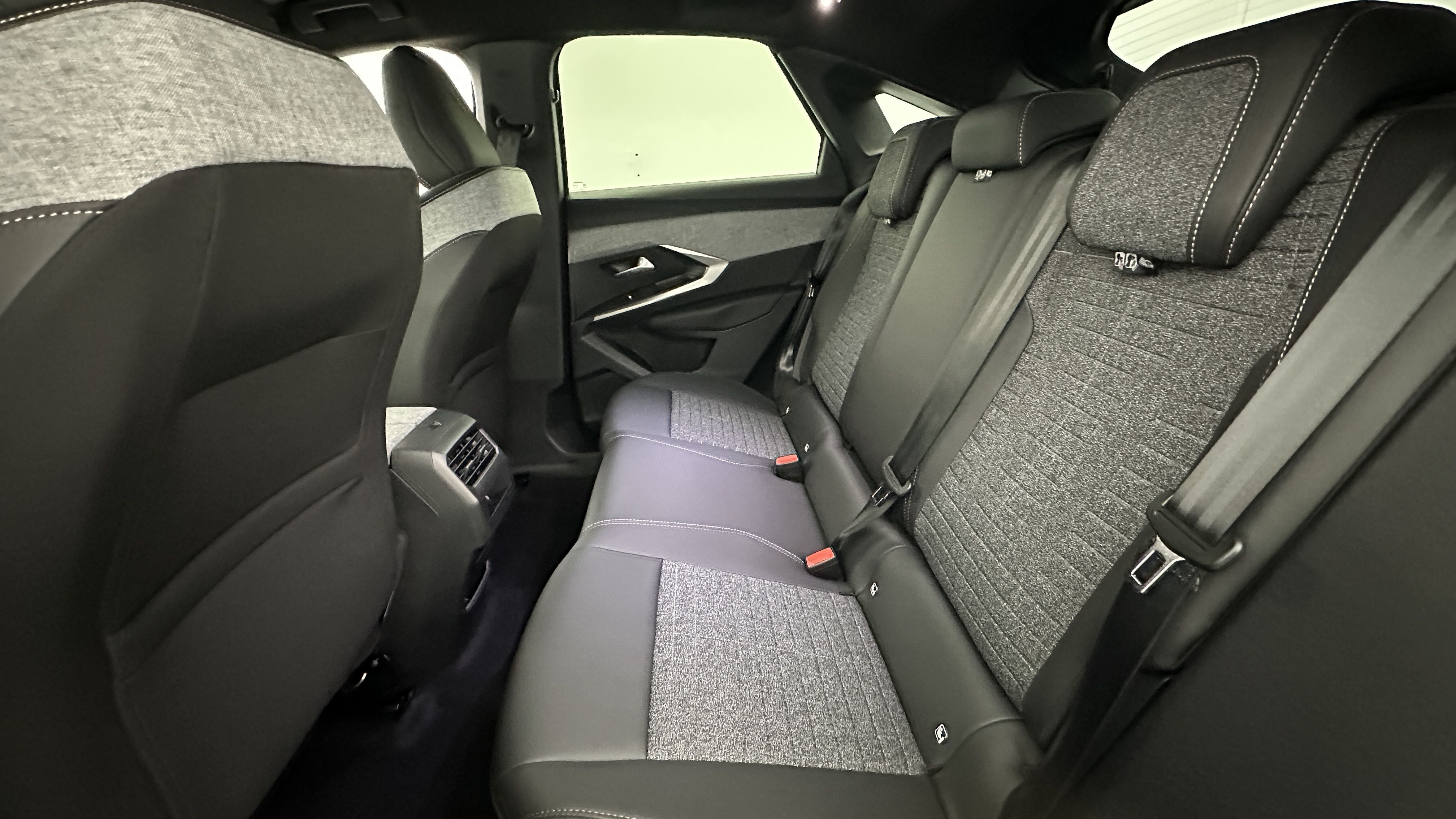 GLI00012566_p53 - PEUGEOT - 3008 - 2025 - photo 9