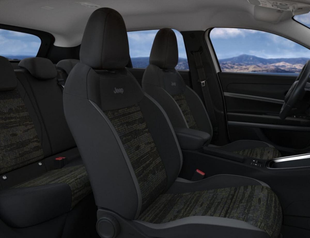 377677_p2 - JEEP - AVENGER - 2026 - photo 5