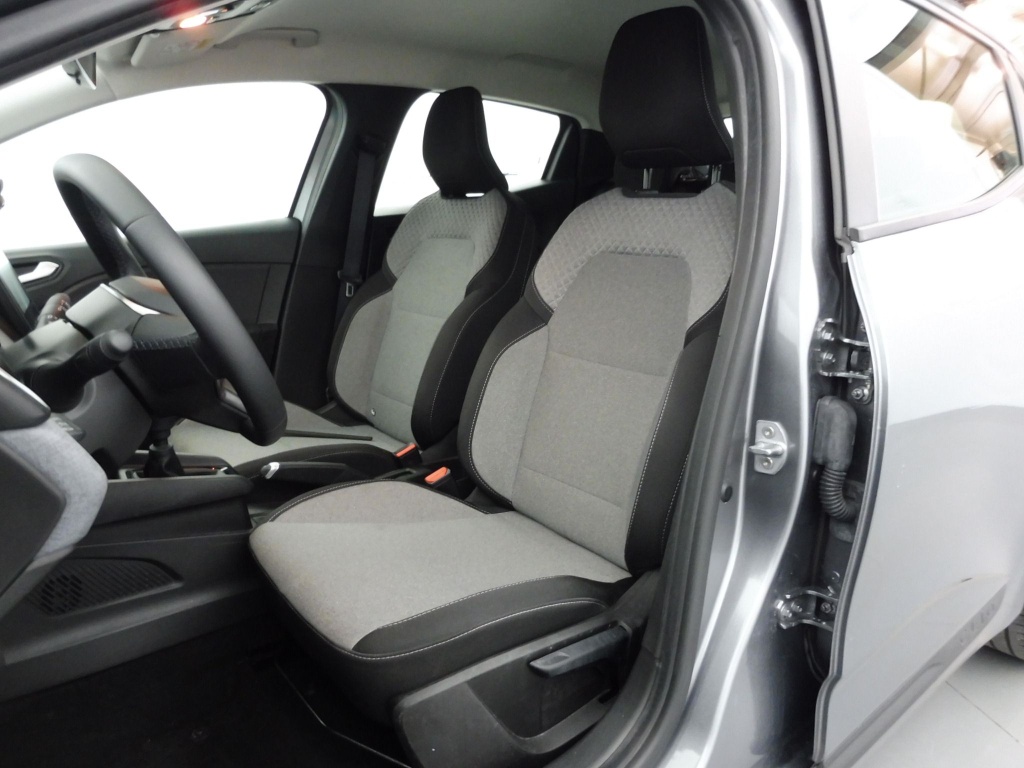 72417_p51 - RENAULT - CLIO - 2025 - photo 12