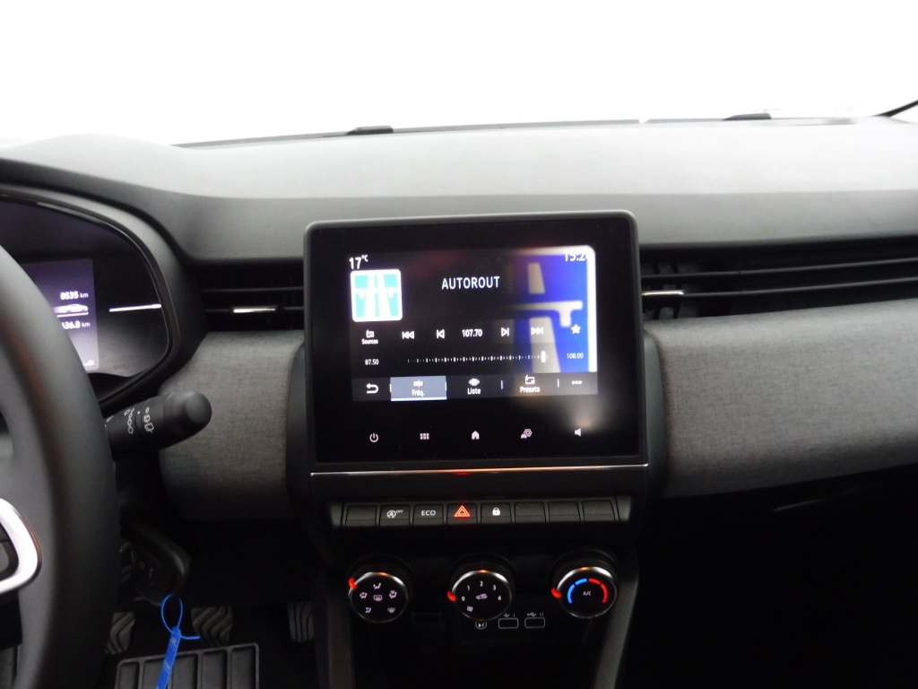 72418_p51 - RENAULT - CLIO - 2025 - photo 11