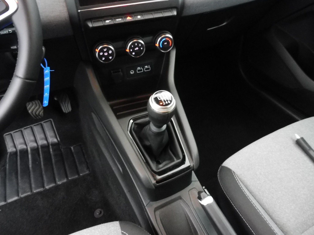 72418_p51 - RENAULT - CLIO - 2025 - photo 12