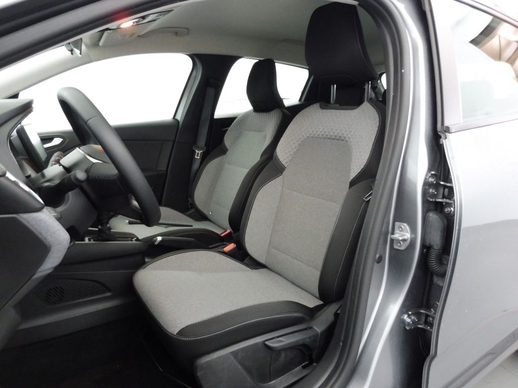 72418_p51 - RENAULT - CLIO - 2025 - photo 13