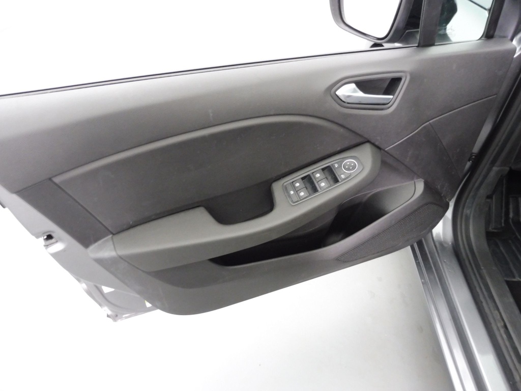 72418_p51 - RENAULT - CLIO - 2025 - photo 16