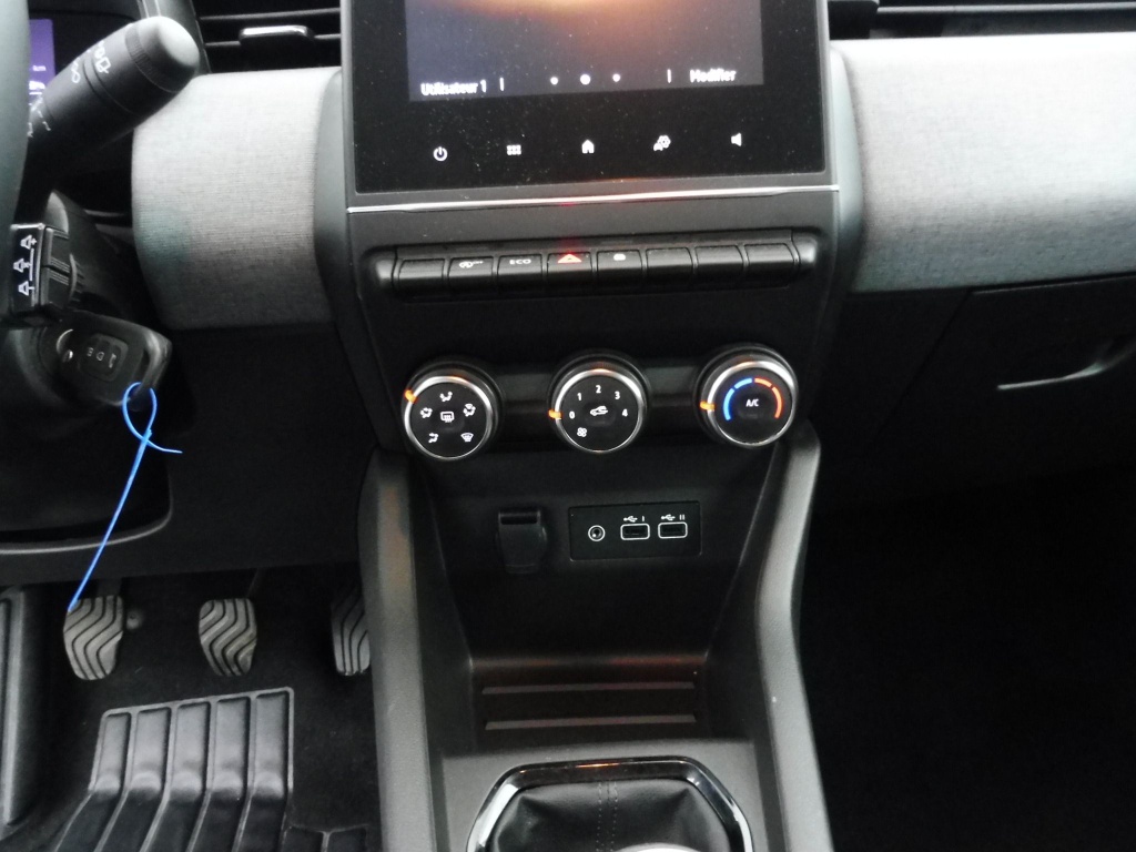 72418_p51 - RENAULT - CLIO - 2025 - photo 6