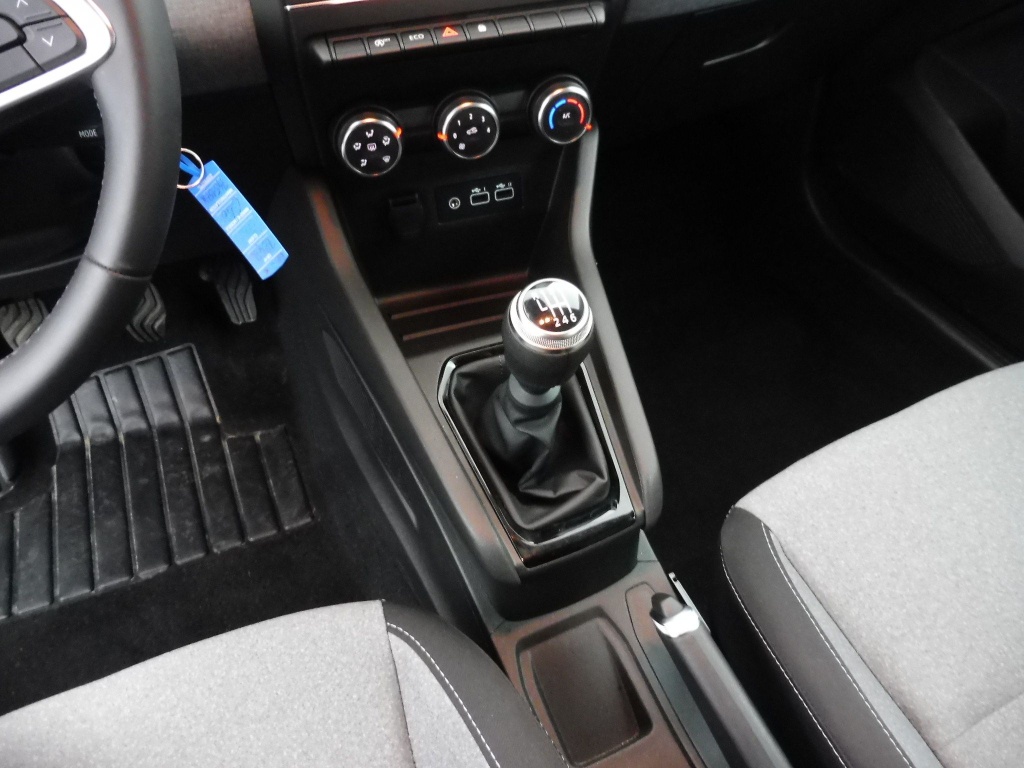 72420_p51 - RENAULT - CLIO - 2025 - photo 11