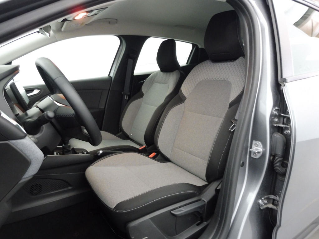 72420_p51 - RENAULT - CLIO - 2025 - photo 12