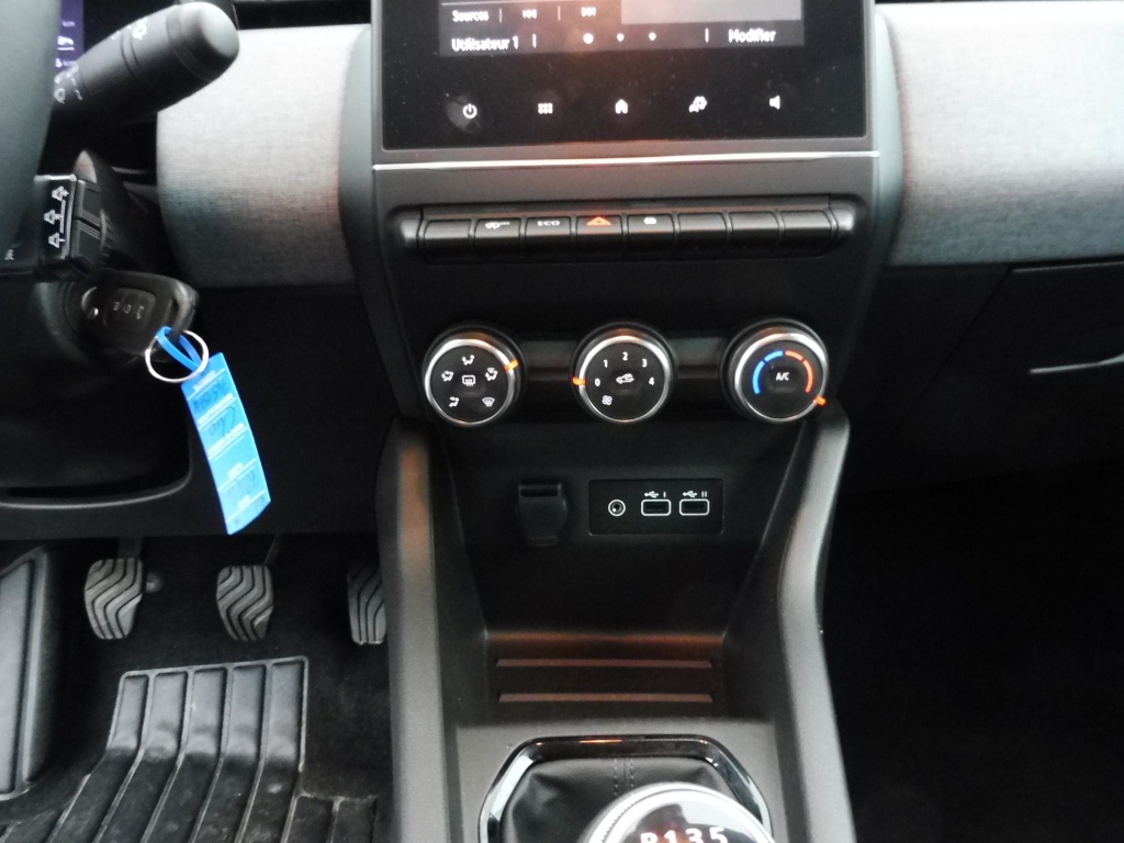 72420_p51 - RENAULT - CLIO - 2025 - photo 6