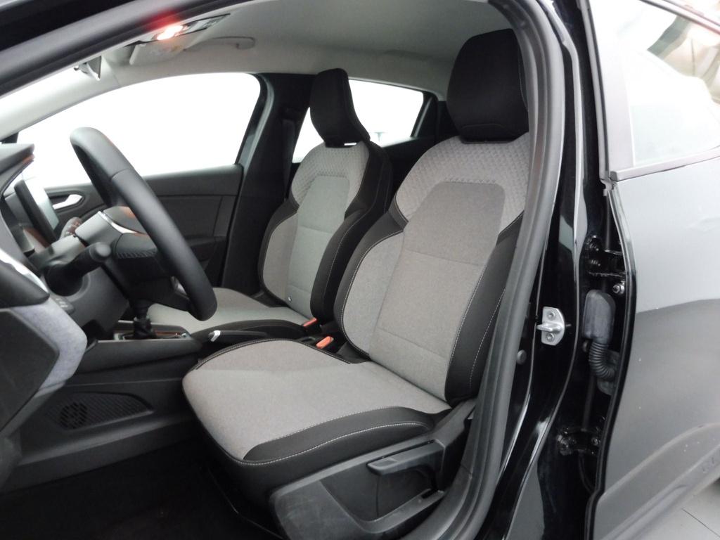 72443_p51 - RENAULT - CLIO - 2025 - photo 13