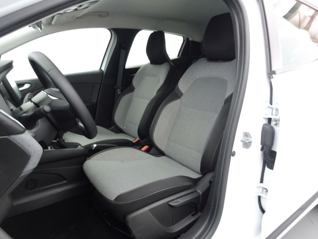 72541_p51 - RENAULT - CLIO - 2025 - photo 12