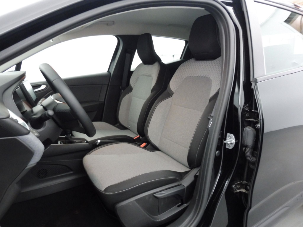 72552_p51 - RENAULT - CLIO - 2025 - photo 12