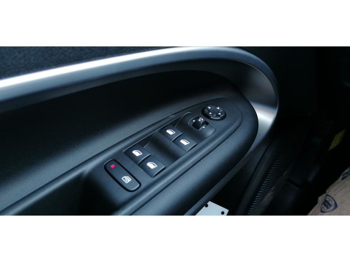 376356_p2 - JEEP - AVENGER - 2026 - photo 5