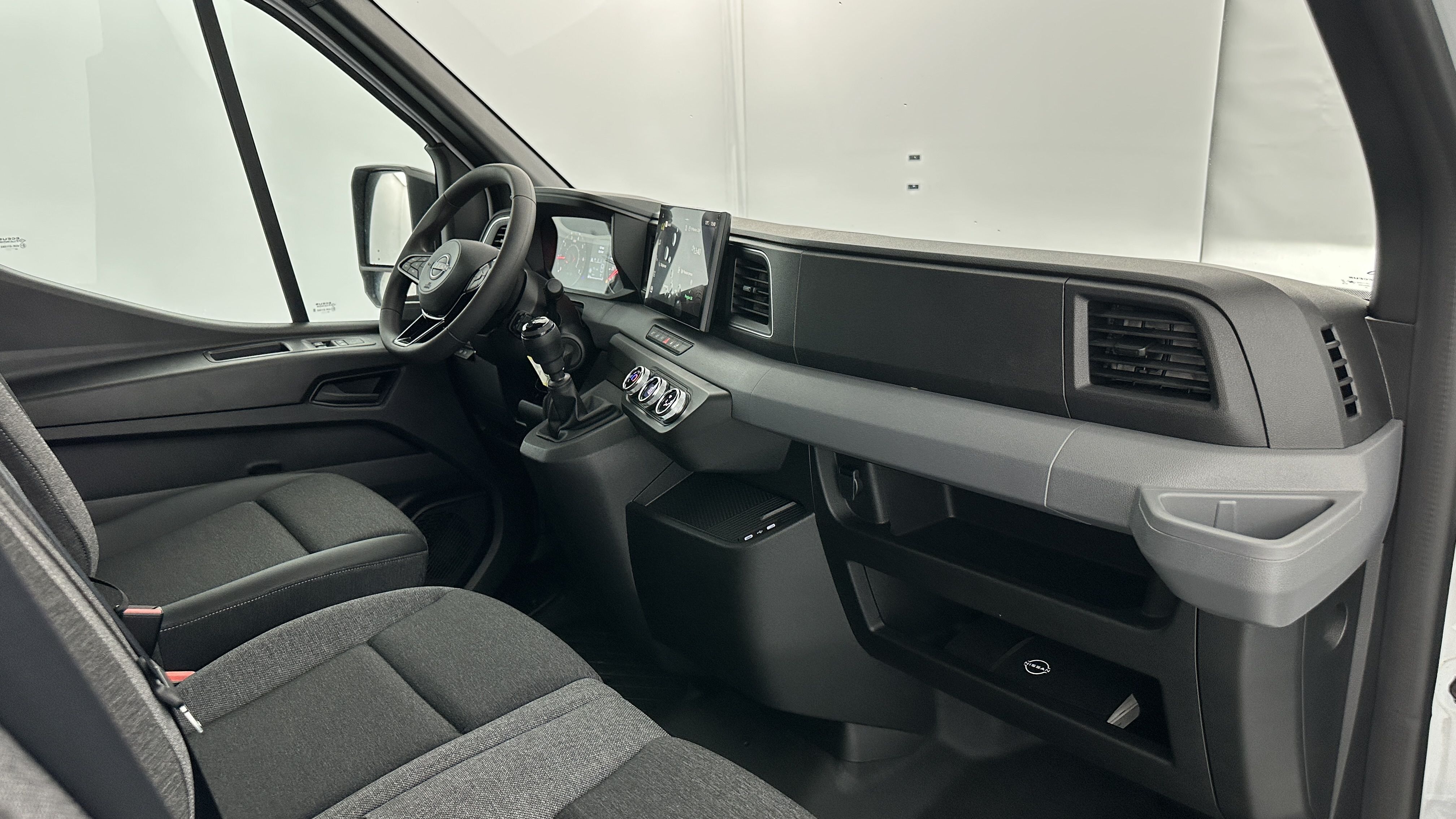 GLI00011037_p53 - NISSAN - INTERSTAR - 2025 - photo 7