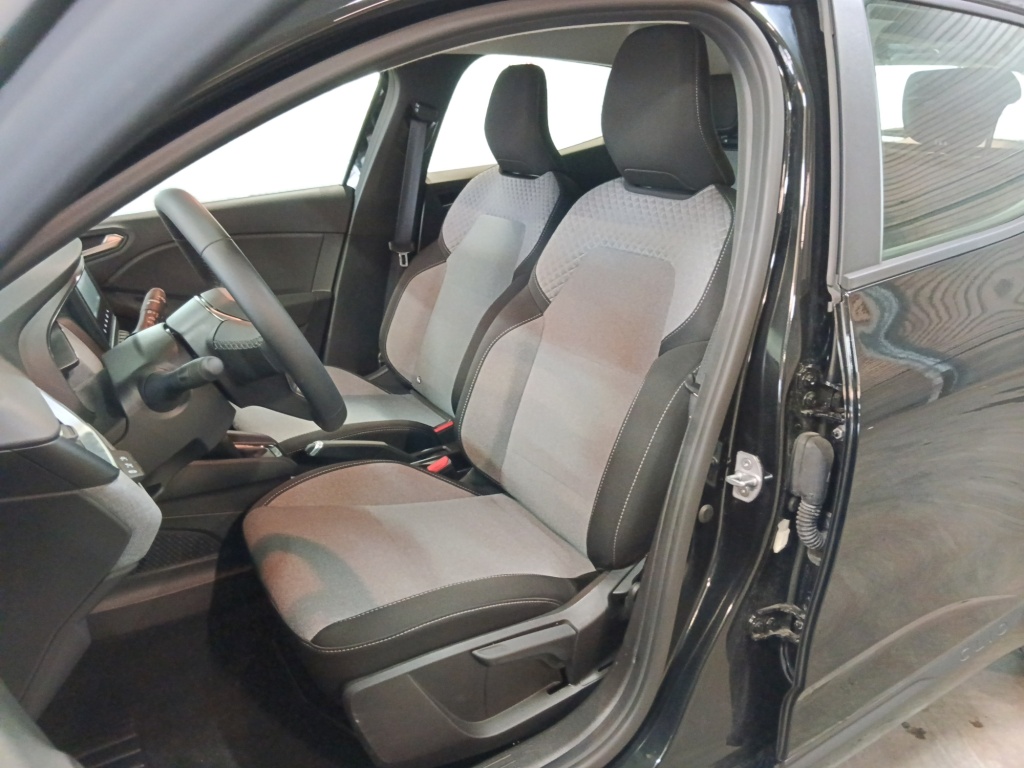 72551_p51 - RENAULT - CLIO - 2025 - photo 10