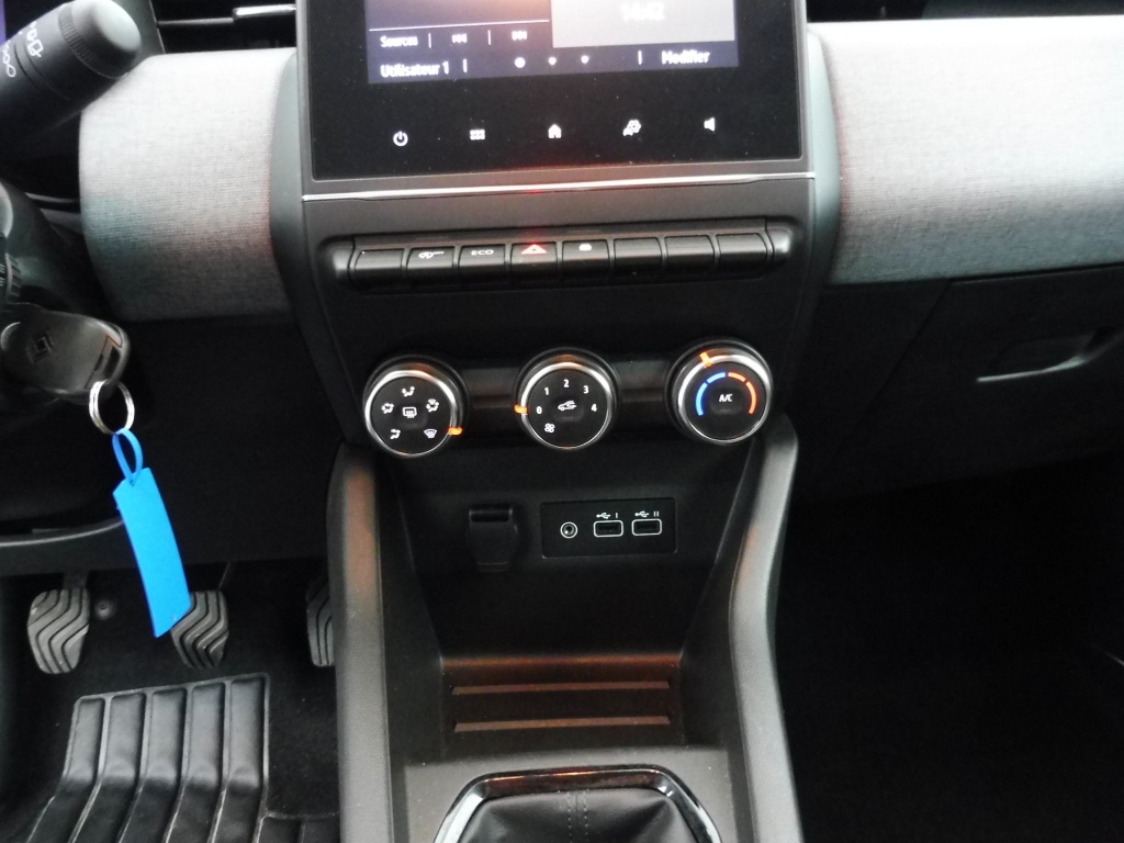 71341_p51 - RENAULT - CLIO - 2025 - photo 6