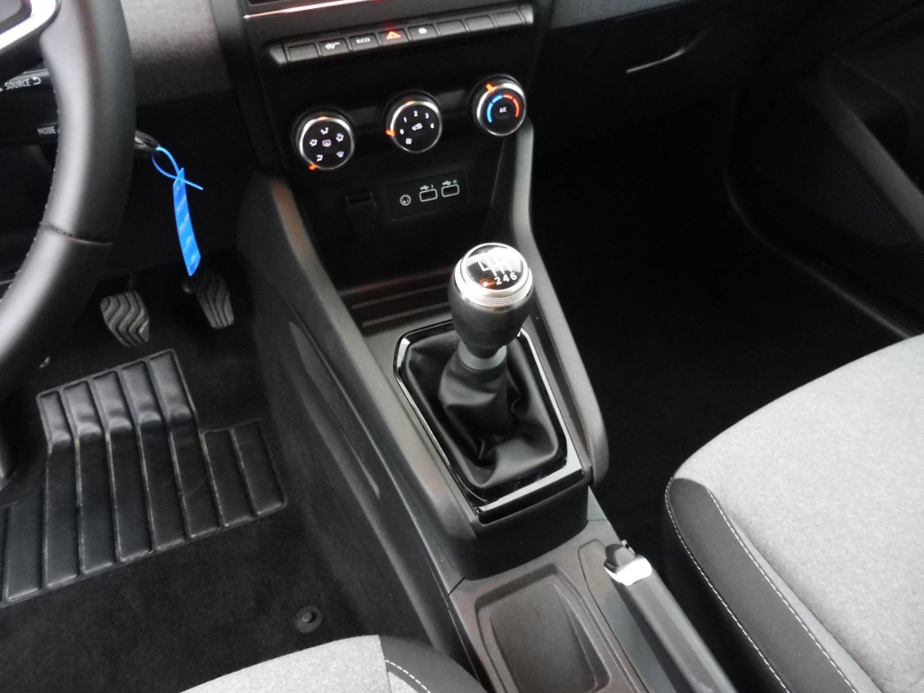 71343_p51 - RENAULT - CLIO - 2025 - photo 11