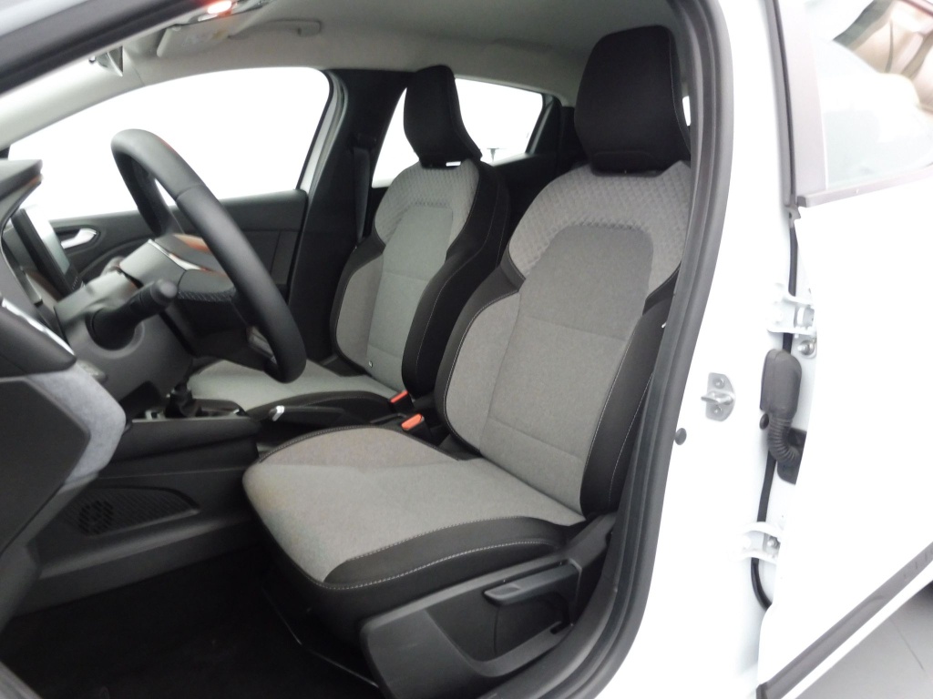 71343_p51 - RENAULT - CLIO - 2025 - photo 12