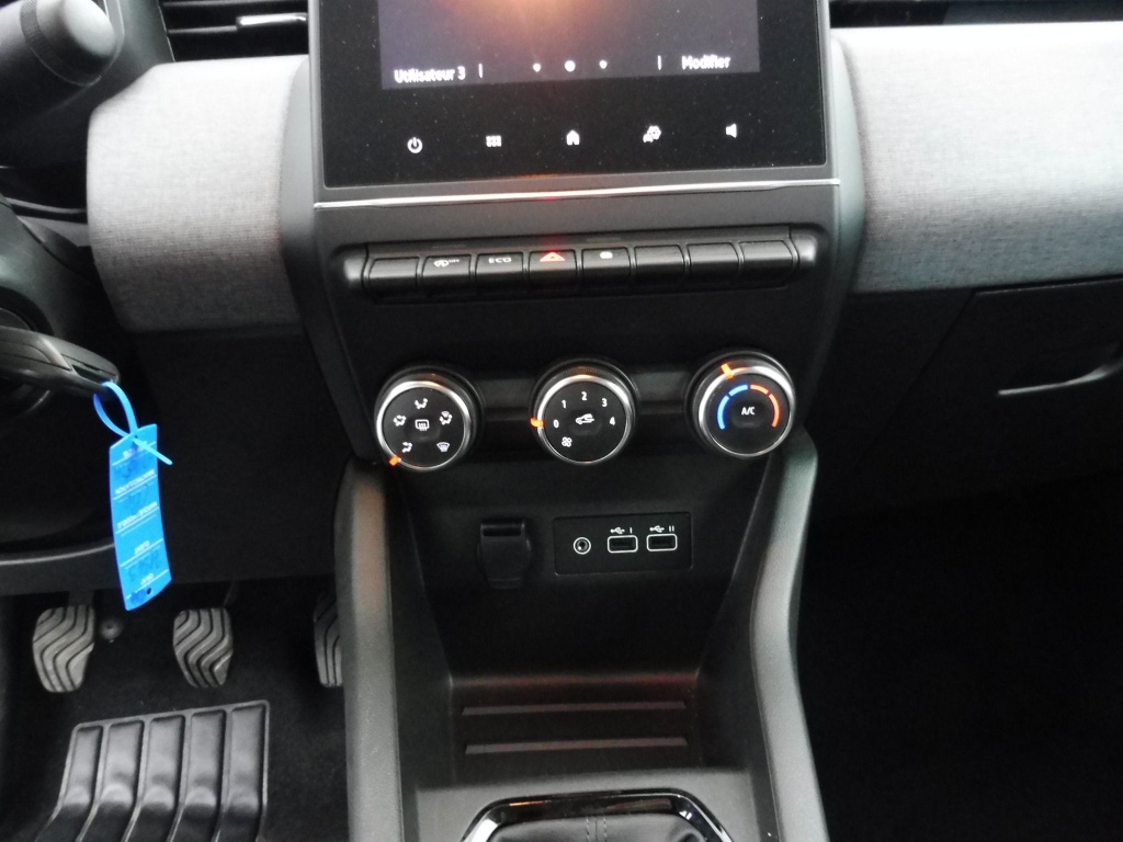 71343_p51 - RENAULT - CLIO - 2025 - photo 6