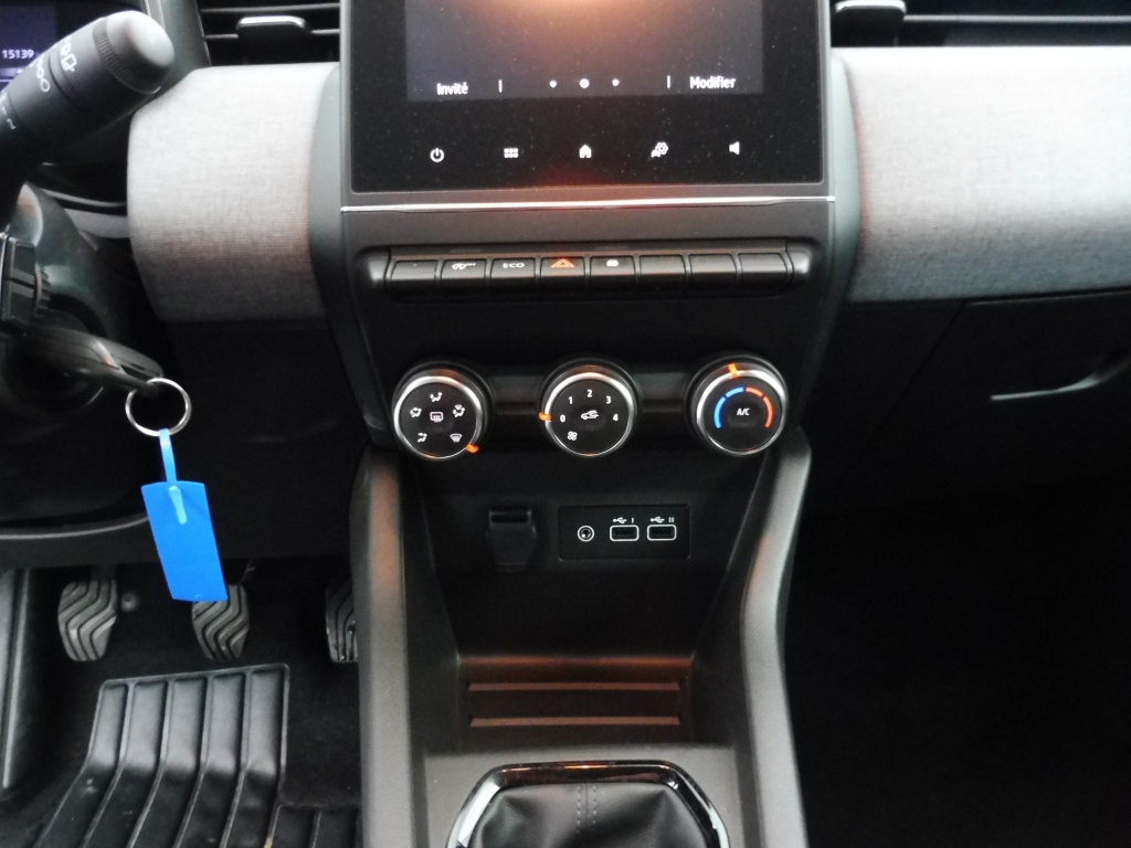 71349_p51 - RENAULT - CLIO - 2025 - photo 6