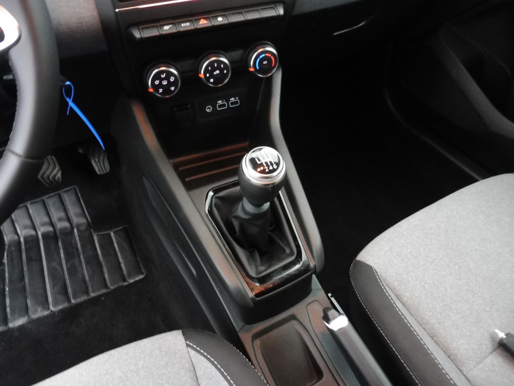 72413_p51 - RENAULT - CLIO - 2025 - photo 11