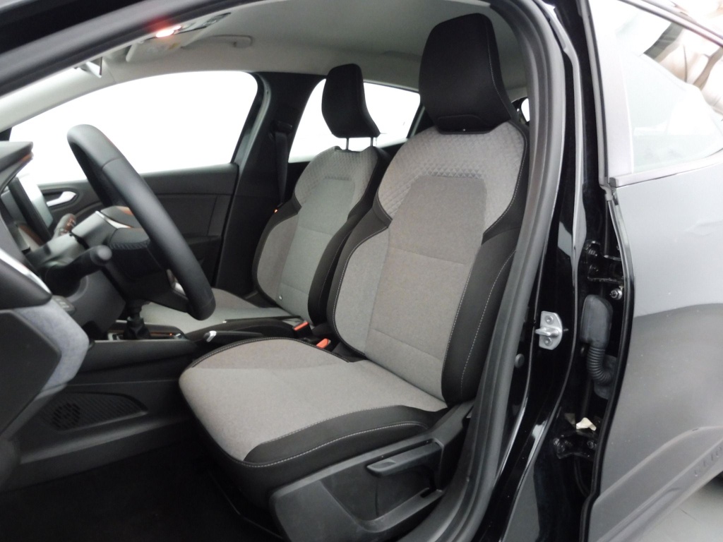 72413_p51 - RENAULT - CLIO - 2025 - photo 12