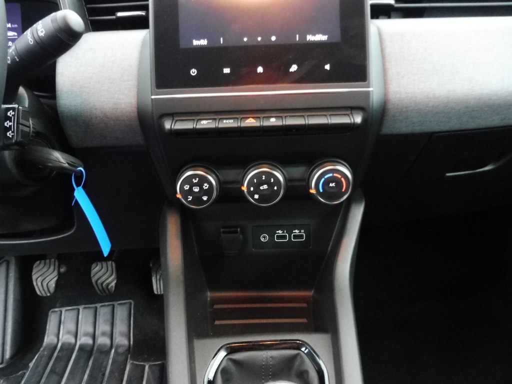 72413_p51 - RENAULT - CLIO - 2025 - photo 6