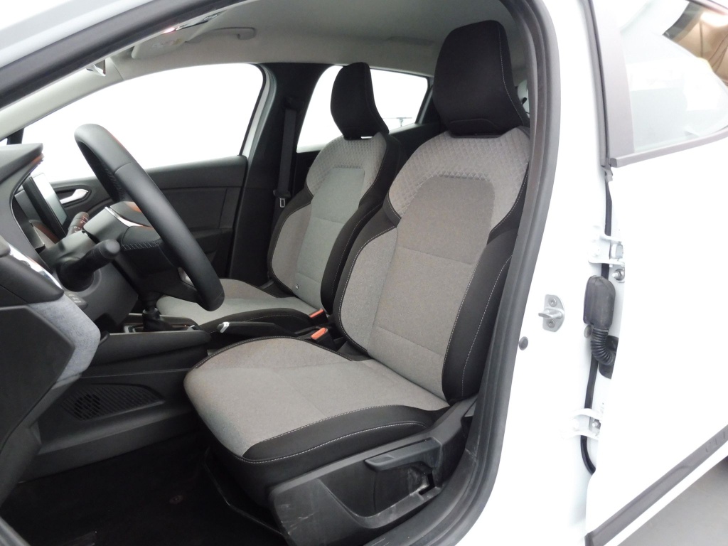 72488_p51 - RENAULT - CLIO - 2025 - photo 12