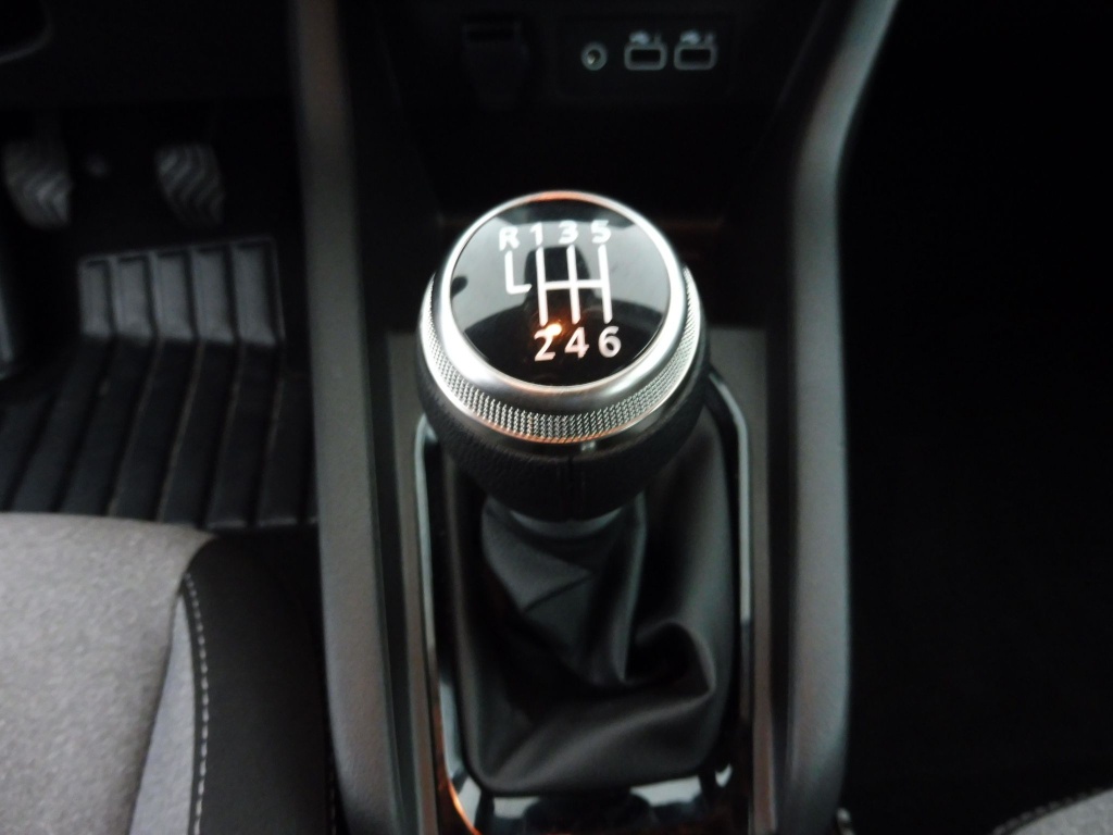 72519_p51 - RENAULT - CLIO - 2025 - photo 14