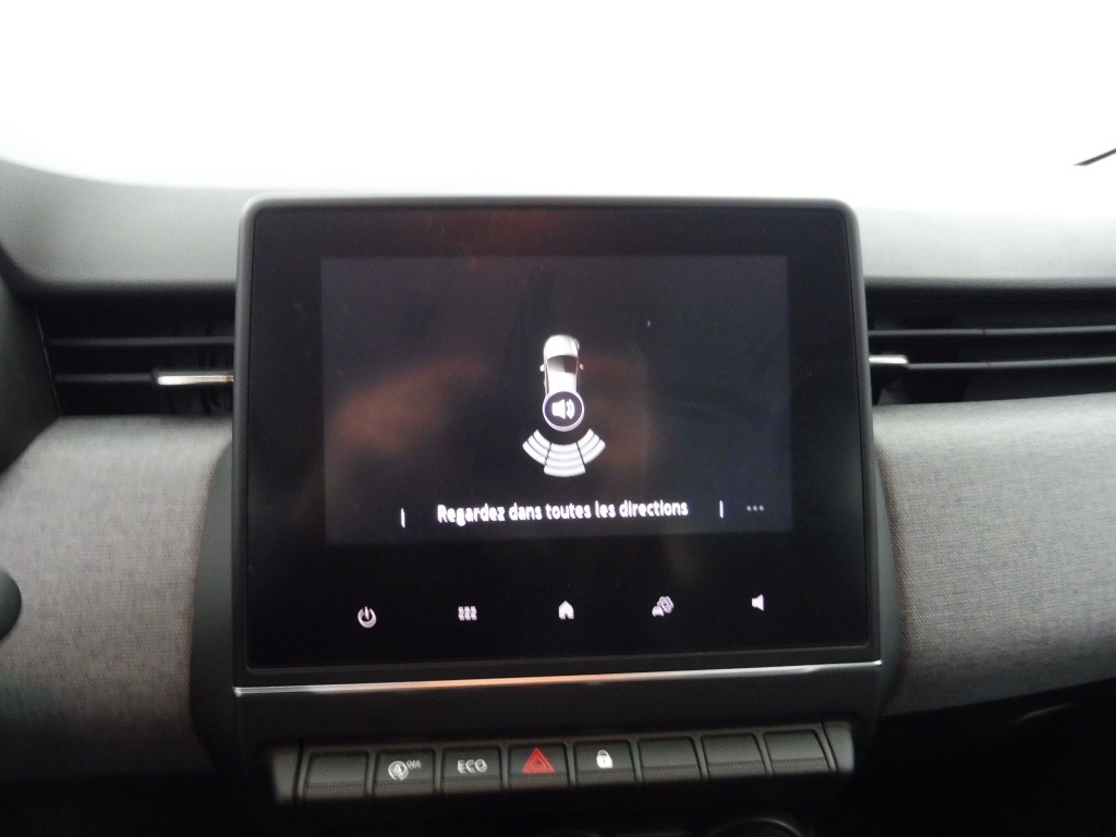 72519_p51 - RENAULT - CLIO - 2025 - photo 6