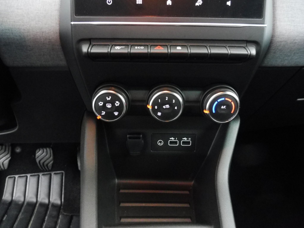 72519_p51 - RENAULT - CLIO - 2025 - photo 7