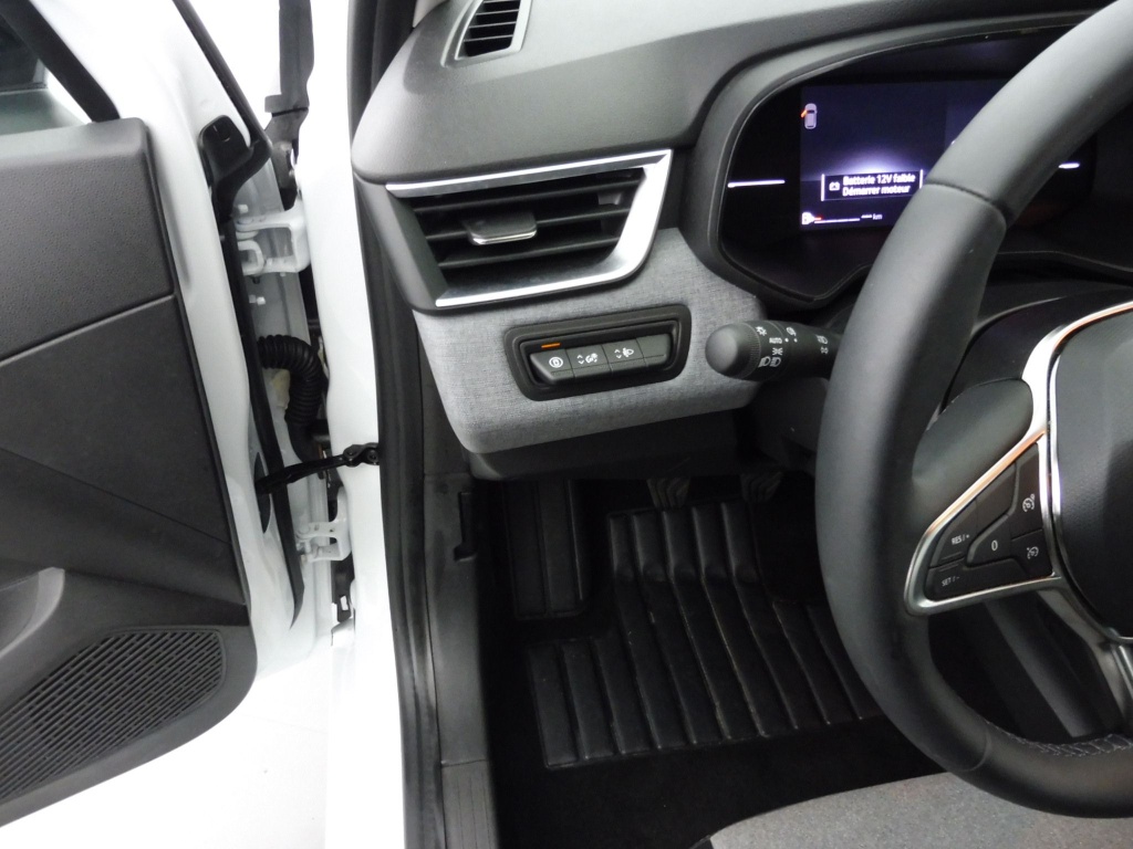 72519_p51 - RENAULT - CLIO - 2025 - photo 8