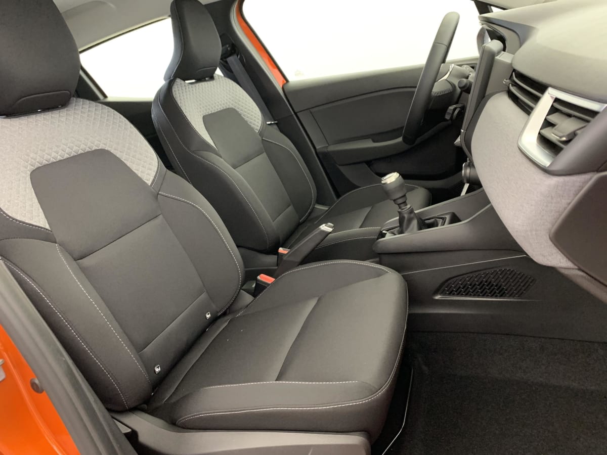 377461_p2 - RENAULT - CLIO 5 - 2025 - photo 9