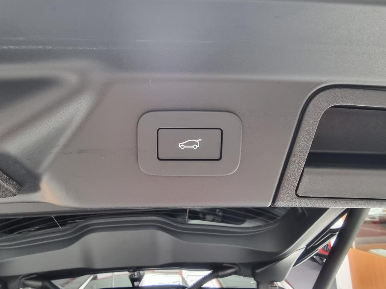 0679-0001101_p68 - LAND ROVER - VELAR - 2023 - photo 13