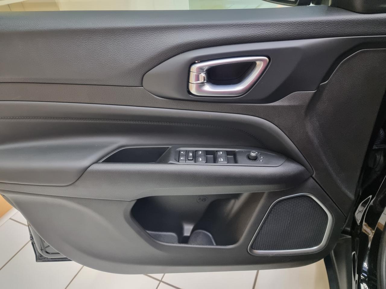 0679-0002724_p68 - JEEP - COMPASS - 2023 - photo 15