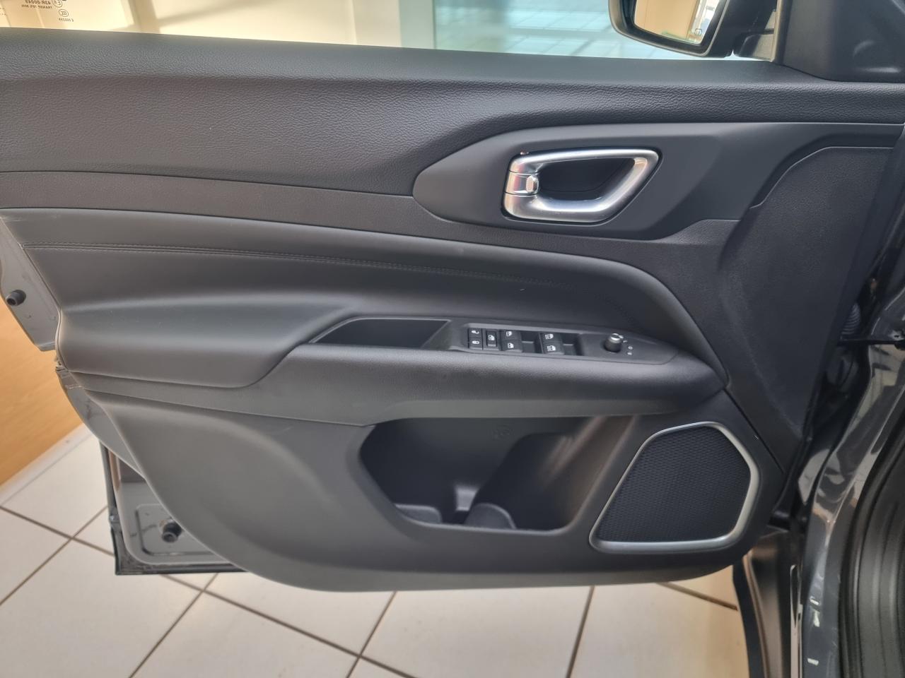 0679-0002728_p68 - JEEP - COMPASS - 2023 - photo 15