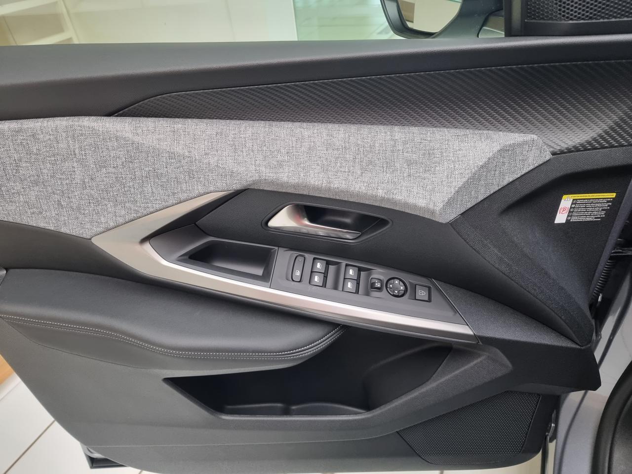 0679-0003278_p68 - PEUGEOT - 5008 - 2025 - photo 17